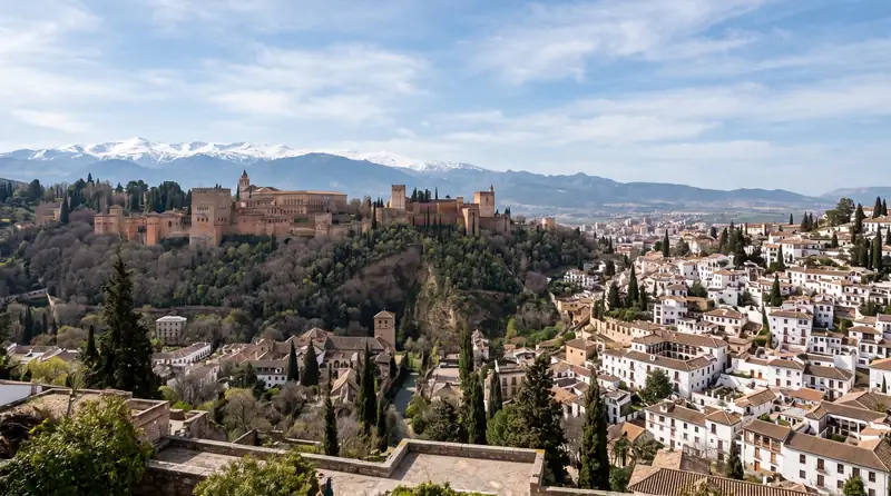 La Alhambra, el Albaicín y Sierra Nevada en Granada (imagen ilustrativa) La Alhambra, el Albaicín y Sierra Nevada en Granada, ciudad desde la que tramitamos la Ley de Segunda Oportunidad (imagen ilustrativa)