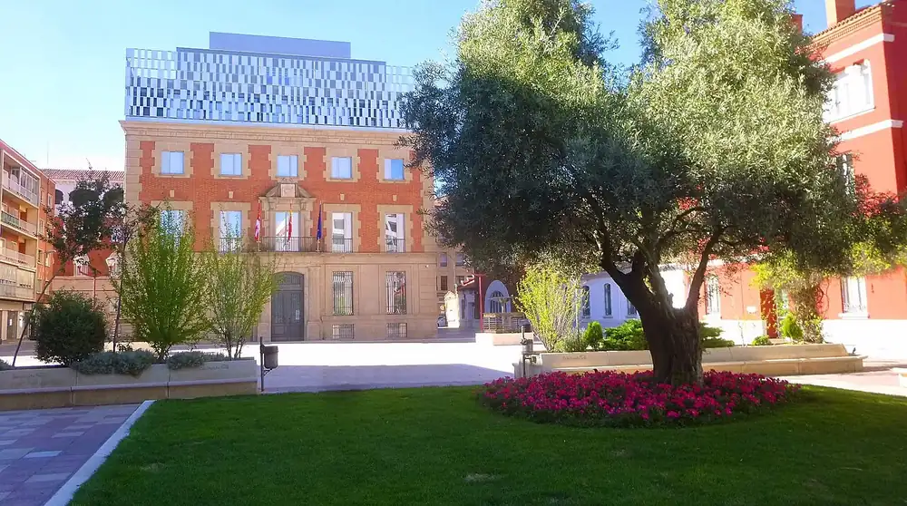 Plaza de los Juzgados de Palencia, con el edificio judicial al fondo